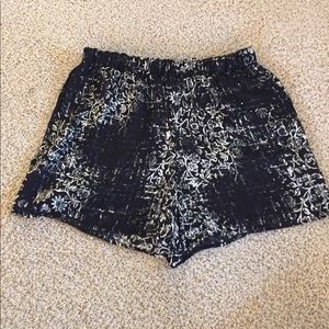 Renee C Hot mama Large monochrome floral shorts